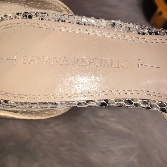 BANANA REPUBLIC HEEL 5.5 (USED IN GOOD CONDITION) - Picture 3 of 4